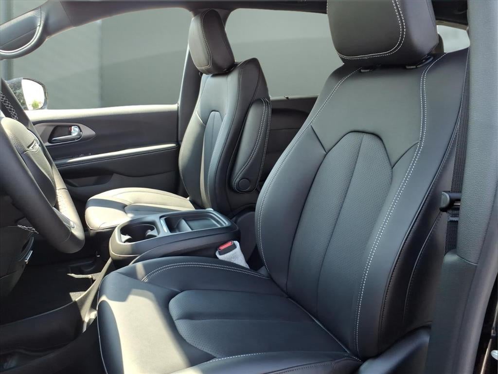 2027 Chrysler Pacifica PACIFICA SELECT