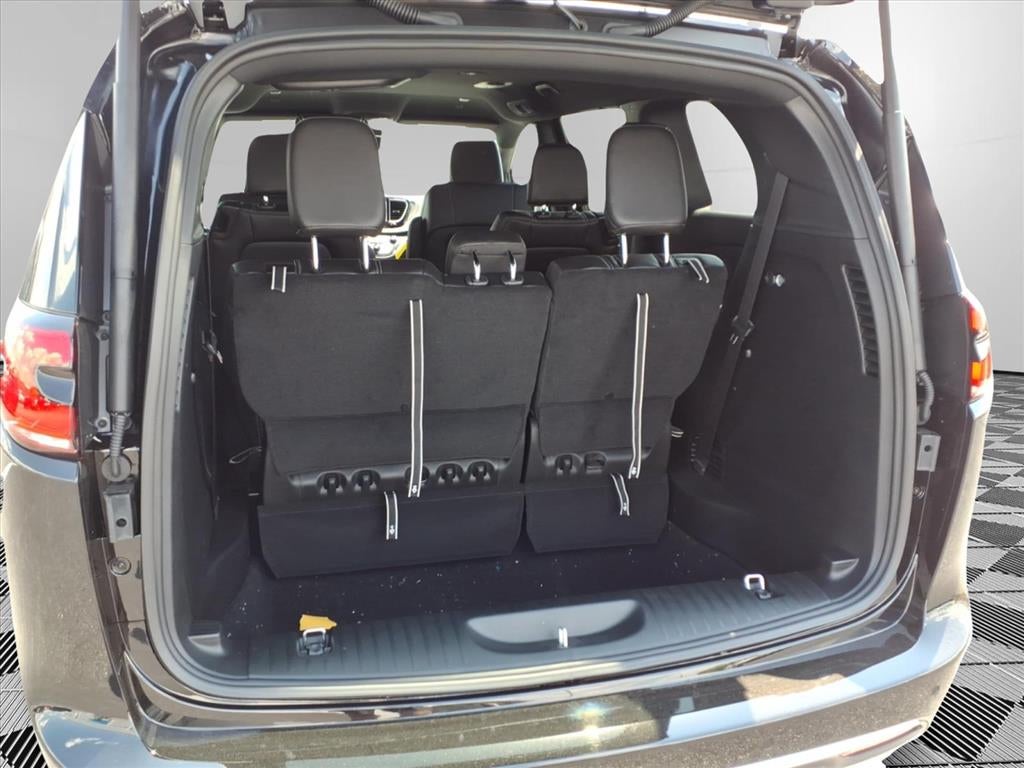 2027 Chrysler Pacifica PACIFICA SELECT