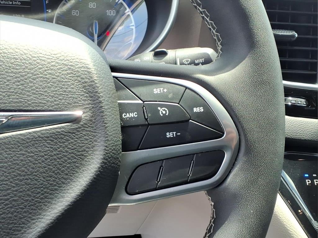 2023 Chrysler Voyager LX