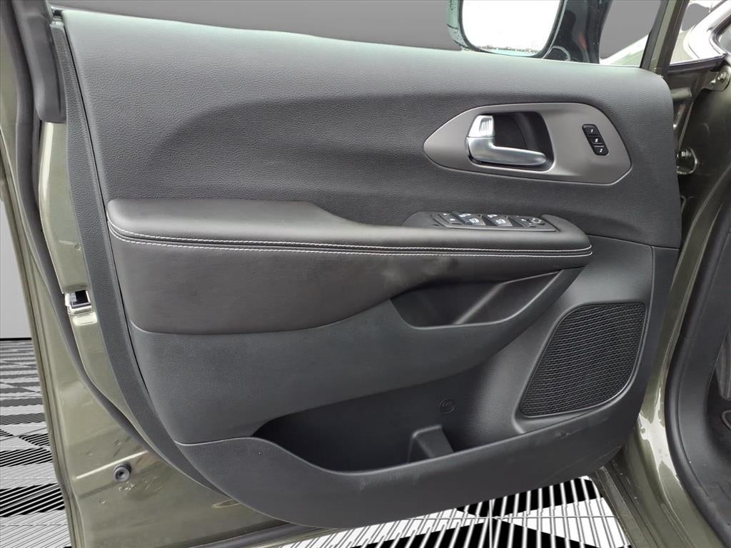 2027 Chrysler Pacifica PACIFICA LIMITED