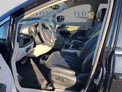 2024 Chrysler Pacifica Hybrid Select