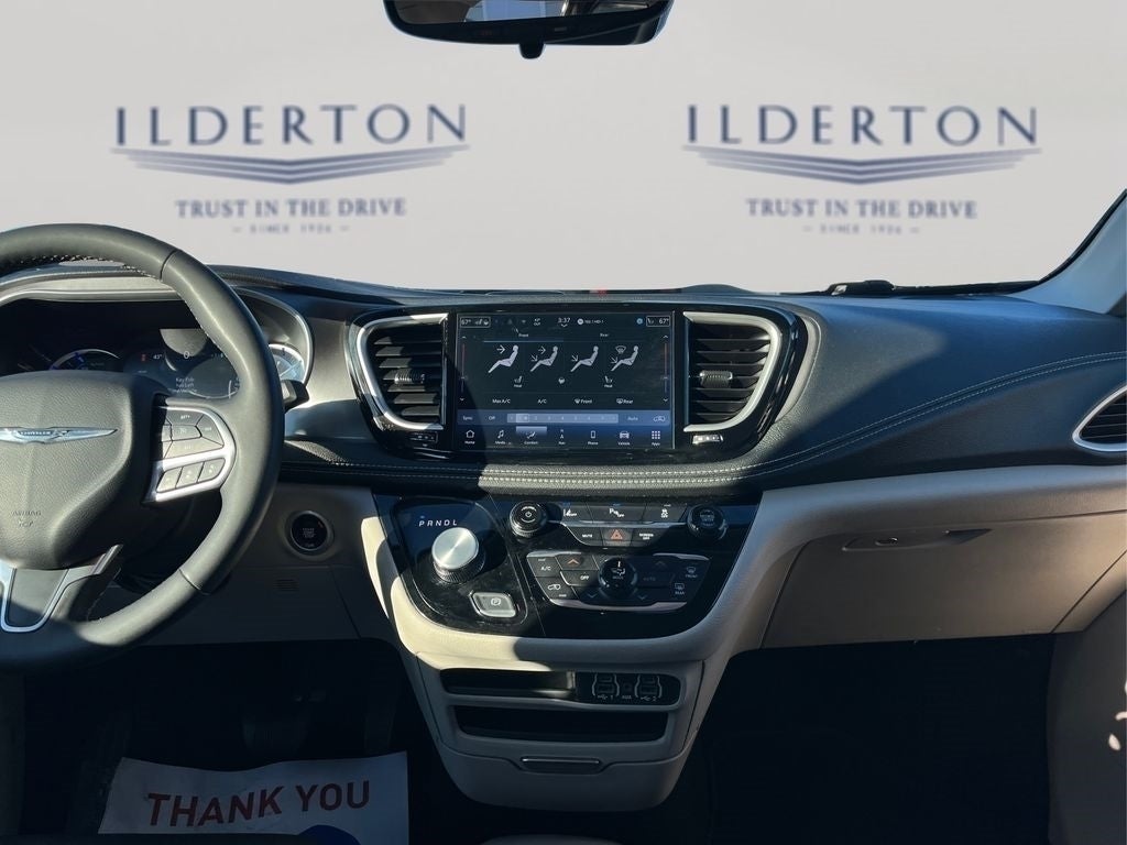 2024 Chrysler Pacifica Hybrid Select