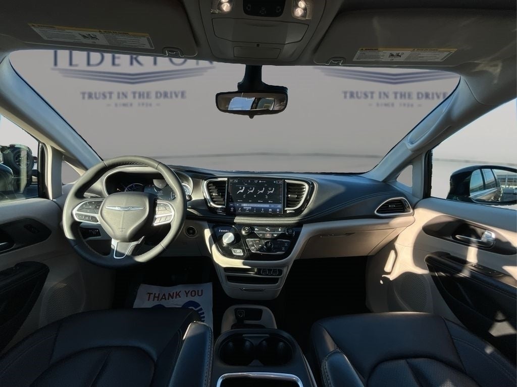 2024 Chrysler Pacifica Hybrid Select