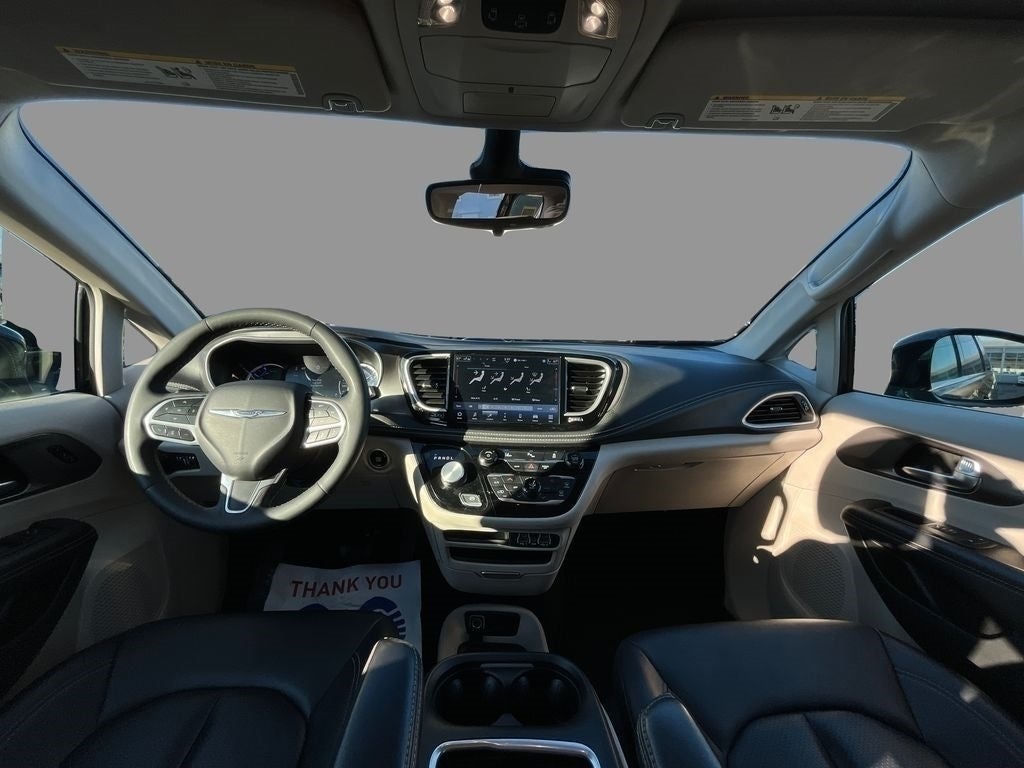 2024 Chrysler Pacifica Hybrid Select