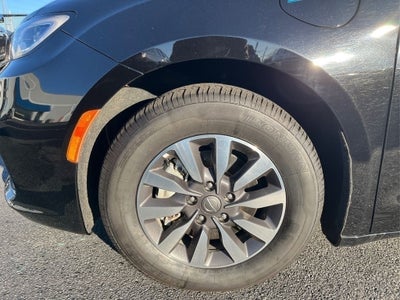 2024 Chrysler Pacifica Hybrid Select