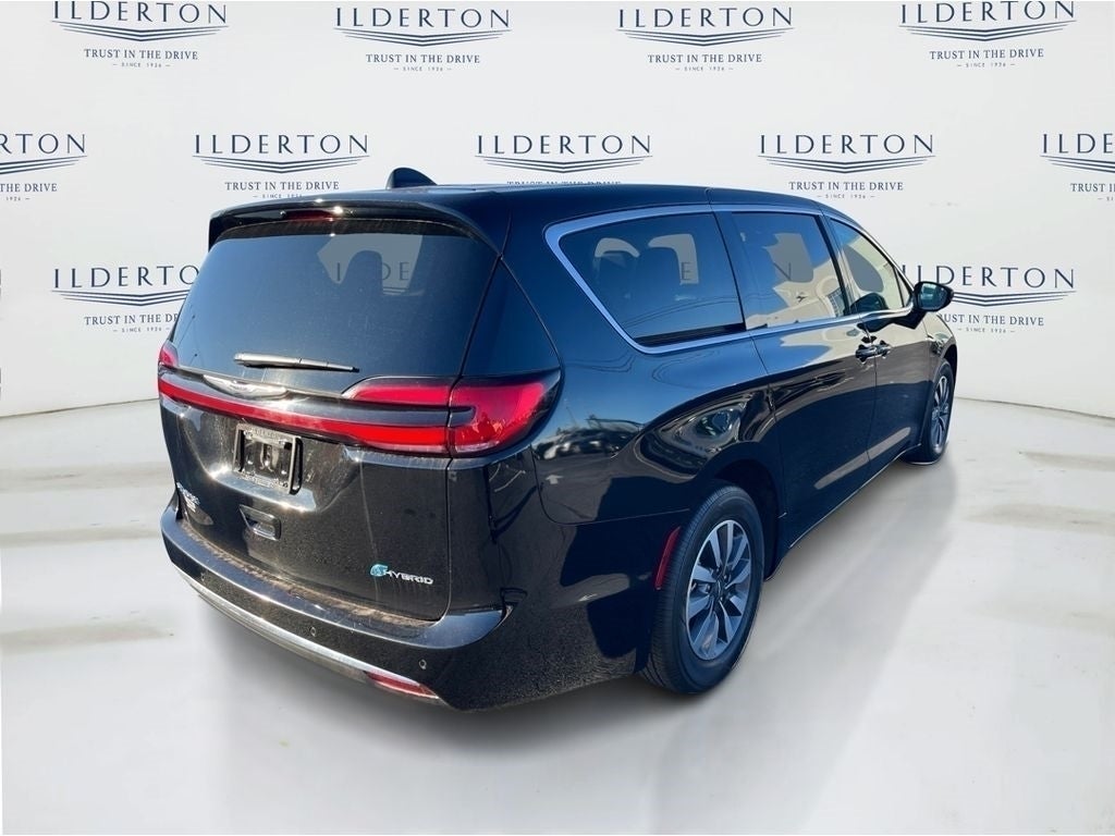 2024 Chrysler Pacifica Hybrid Select