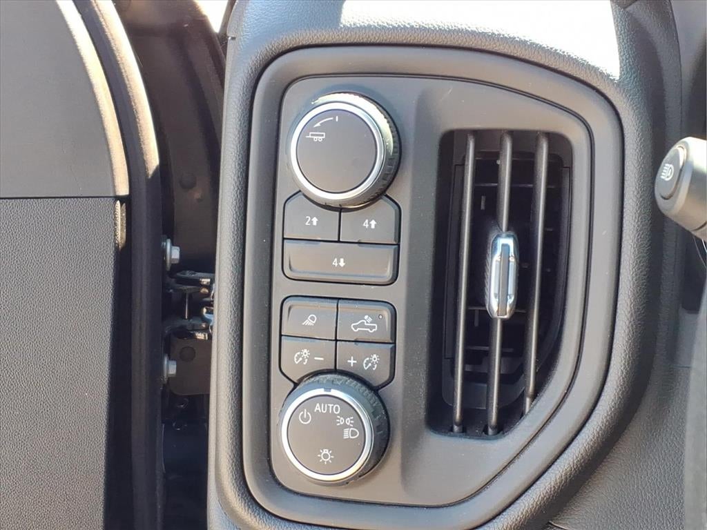 2025 Chevrolet Silverado Custom