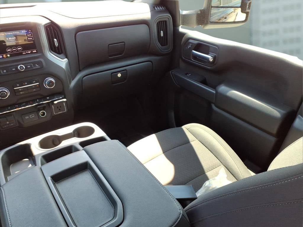 2025 Chevrolet Silverado Custom