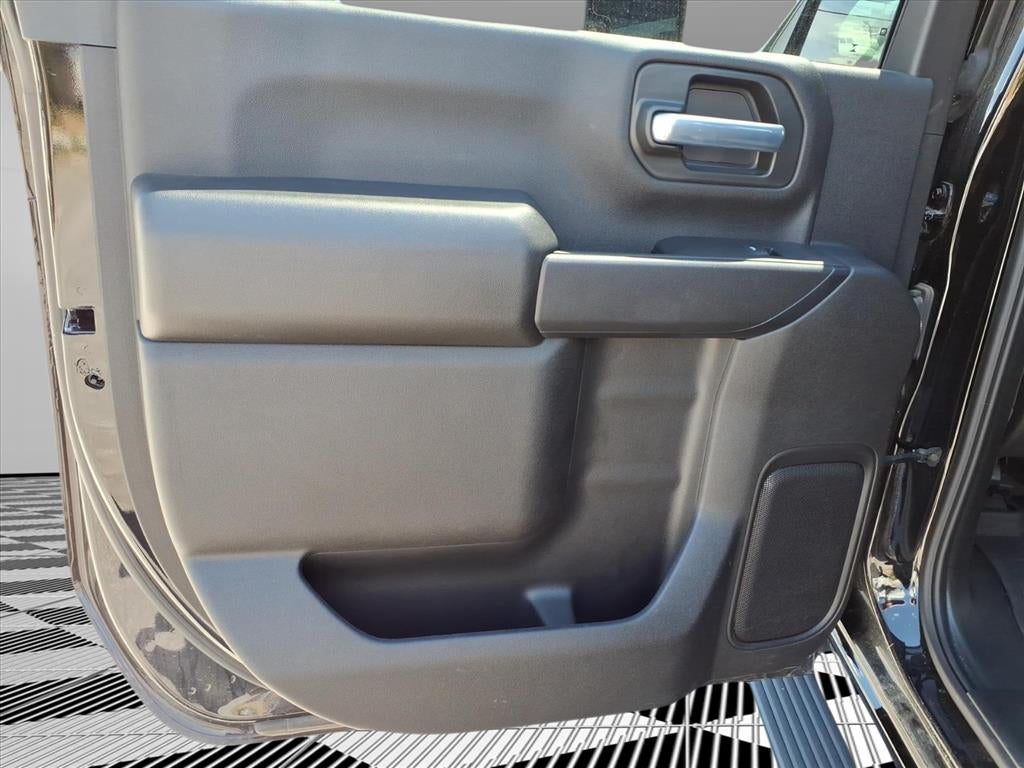 2025 Chevrolet Silverado Custom
