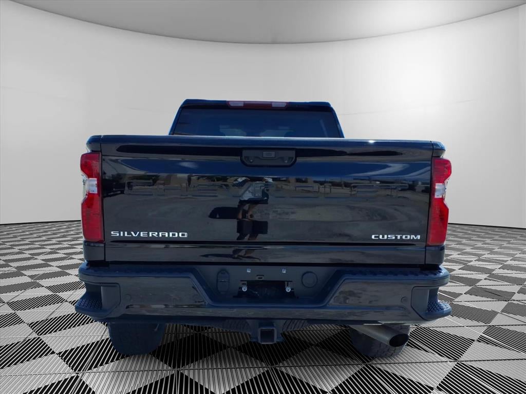 2025 Chevrolet Silverado Custom