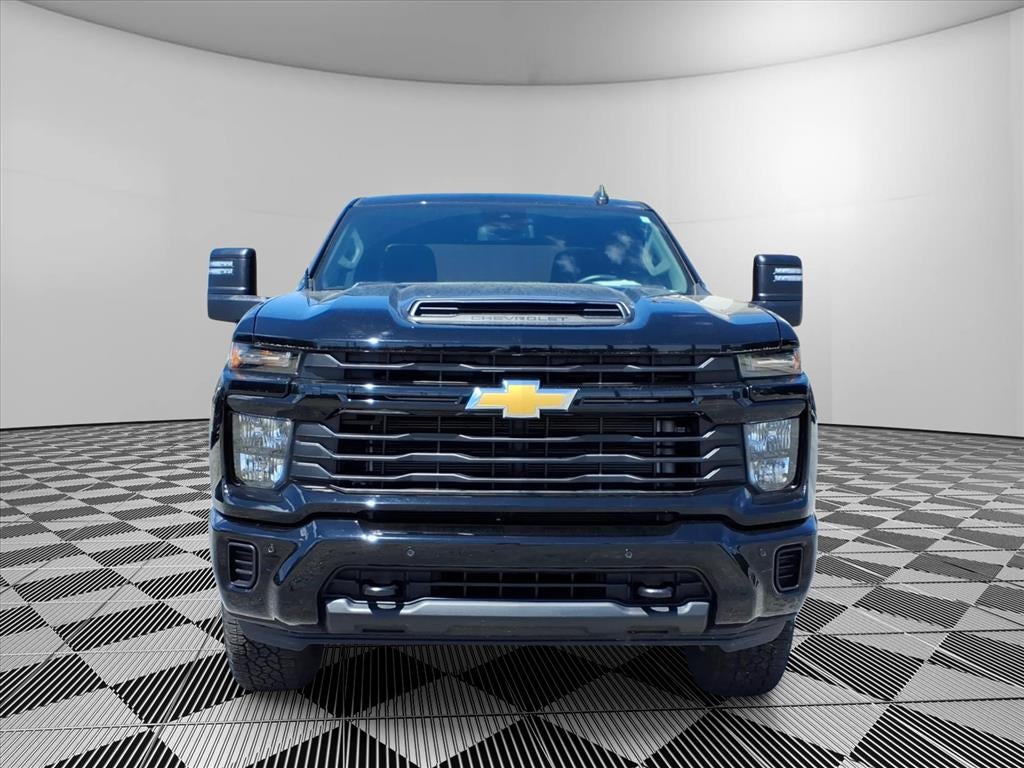 2025 Chevrolet Silverado Custom