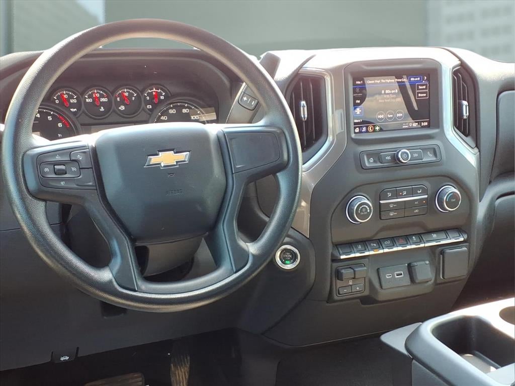2025 Chevrolet Silverado Custom