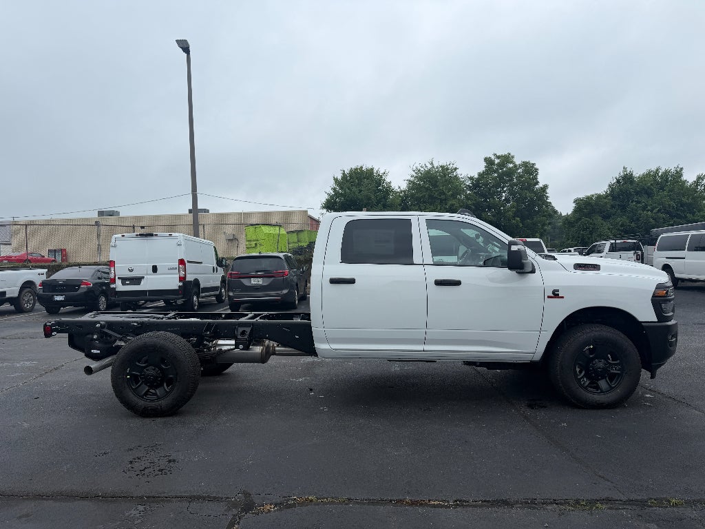 2026 RAM Ram 3500 Chassis Cab RAM 3500 TRADESMAN CREW CAB CHASSIS 4X4 60' CA