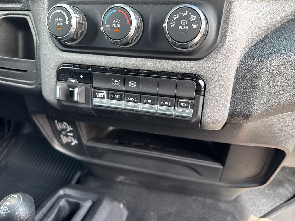 2026 RAM 5500 Chassis RAM 5500 TRADESMAN CHASSIS REGULAR CAB 4X4 108' CA