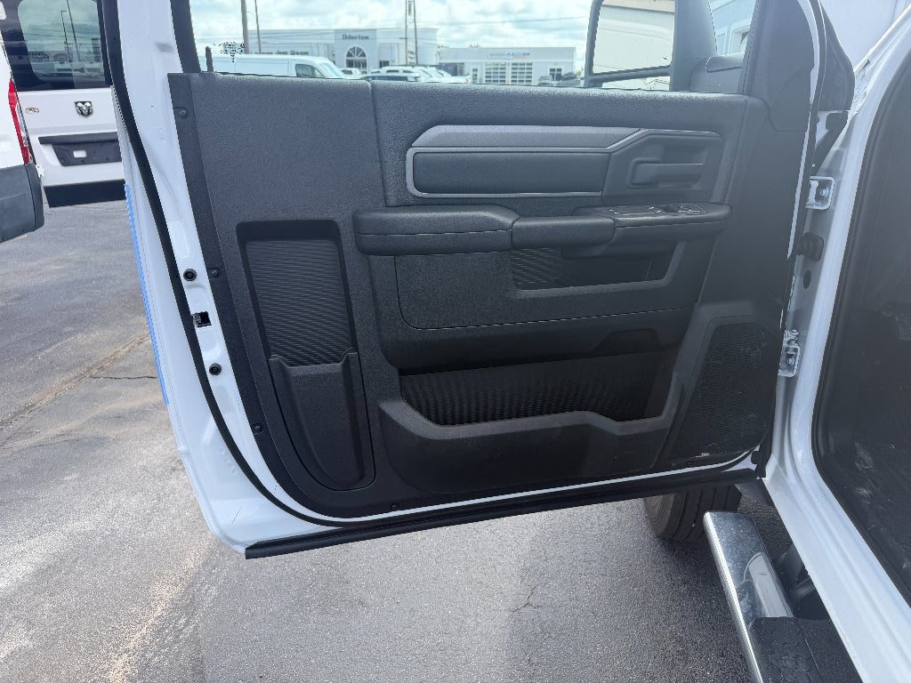2026 RAM 5500 Chassis RAM 5500 TRADESMAN CHASSIS REGULAR CAB 4X4 120' CA