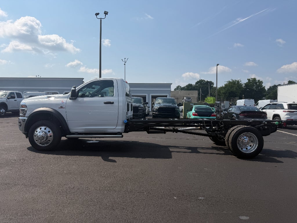 2026 RAM 5500 Chassis RAM 5500 TRADESMAN CHASSIS REGULAR CAB 4X4 120' CA