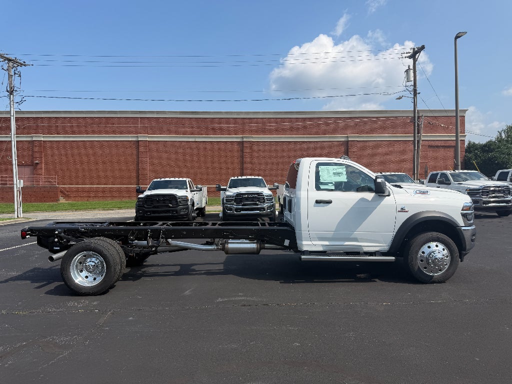 2026 RAM 5500 Chassis RAM 5500 TRADESMAN CHASSIS REGULAR CAB 4X4 120' CA