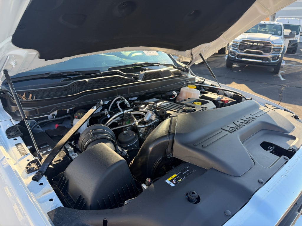 2025 RAM Ram 5500 Chassis Cab RAM 5500 TRADESMAN CHASSIS CREW CAB 4X4 84' CA