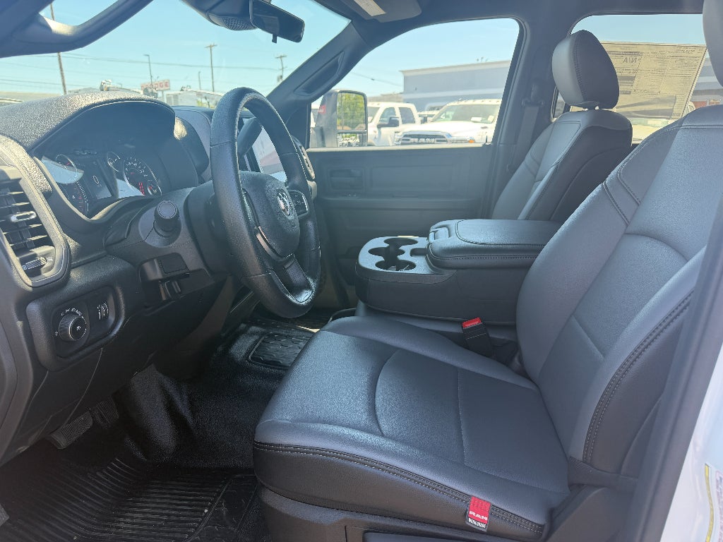 2026 RAM Ram 5500 Chassis Cab RAM 5500 TRADESMAN CHASSIS CREW CAB 4X4 84' CA