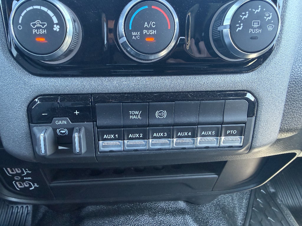 2026 RAM Ram 5500 Chassis Cab RAM 5500 TRADESMAN CHASSIS CREW CAB 4X4 84' CA