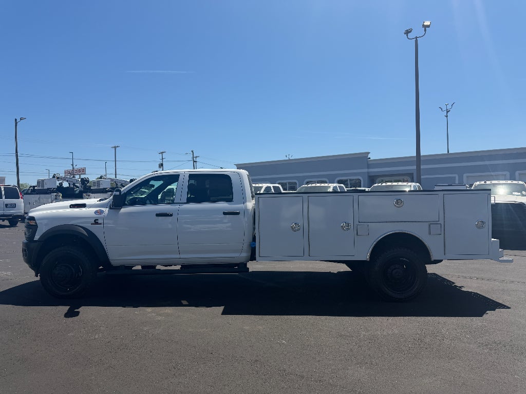 2026 RAM Ram 5500 Chassis Cab RAM 5500 TRADESMAN CHASSIS CREW CAB 4X4 84' CA