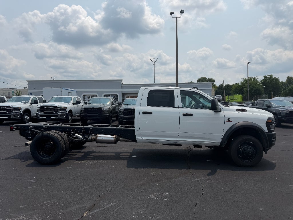 2026 RAM Ram 5500 Chassis Cab RAM 5500 TRADESMAN CHASSIS CREW CAB 4X4 84' CA