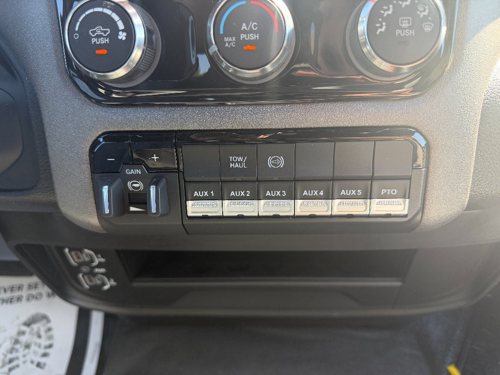 2026 RAM Ram 5500 Chassis Cab RAM 5500 TRADESMAN CHASSIS CREW CAB 4X4 84' CA