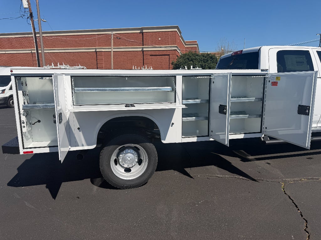 2026 RAM Ram 5500 Chassis Cab RAM 5500 TRADESMAN CHASSIS CREW CAB 4X4 84' CA