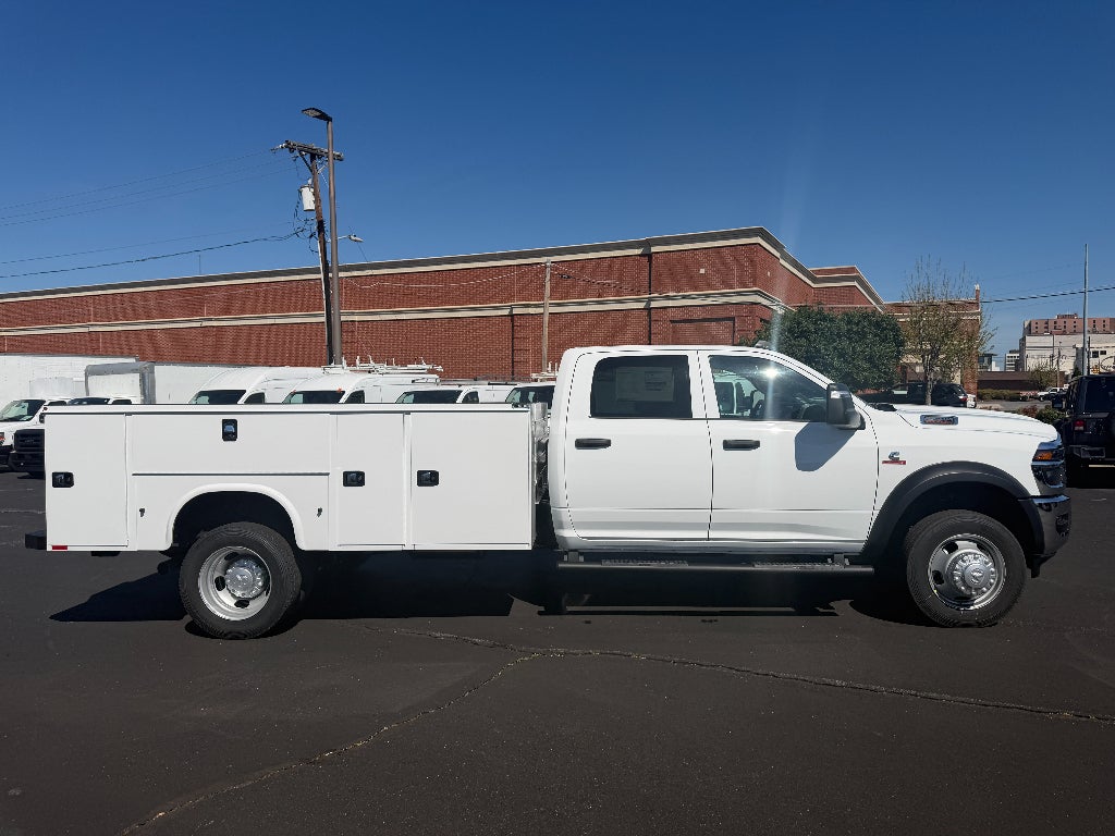 2026 RAM Ram 5500 Chassis Cab RAM 5500 TRADESMAN CHASSIS CREW CAB 4X4 84' CA