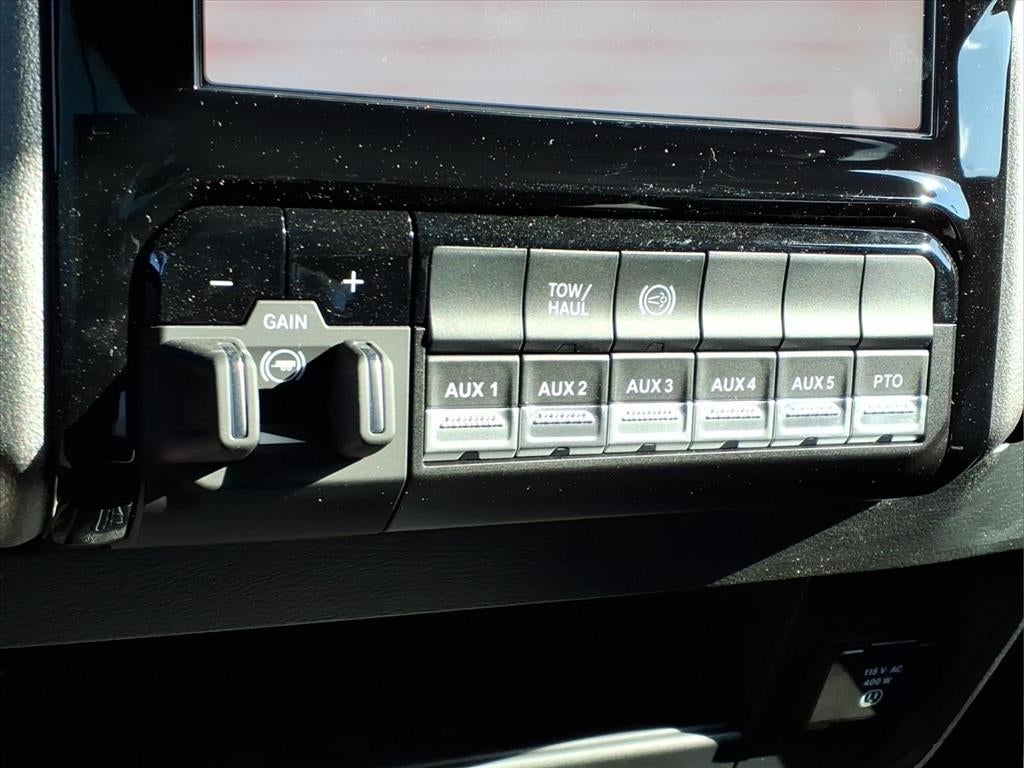 2026 RAM Ram 5500 Chassis Cab RAM 5500 TRADESMAN CHASSIS CREW CAB 4X4 84' CA