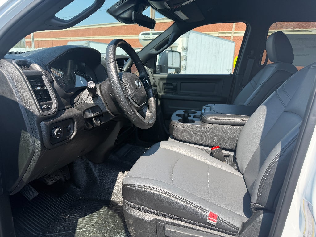 2026 RAM Ram 5500 Chassis Cab RAM 5500 TRADESMAN CHASSIS CREW CAB 4X4 84' CA