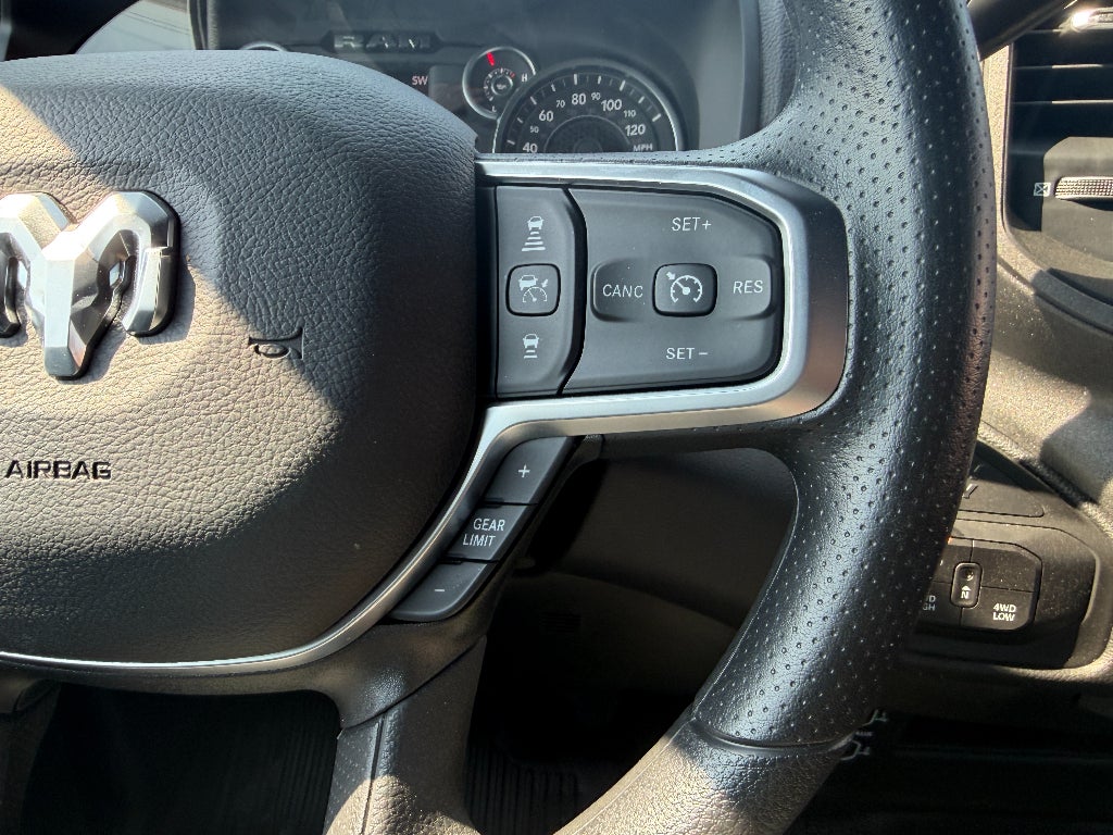 2026 RAM Ram 5500 Chassis Cab RAM 5500 TRADESMAN CHASSIS CREW CAB 4X4 84' CA