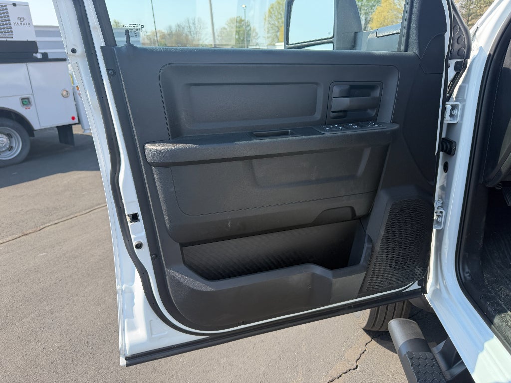 2026 RAM Ram 5500 Chassis Cab RAM 5500 TRADESMAN CHASSIS CREW CAB 4X4 84' CA