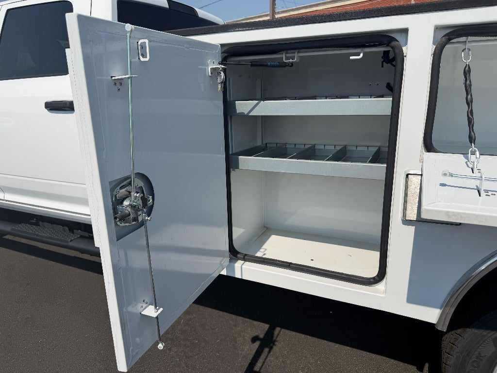 2026 RAM Ram 5500 Chassis Cab RAM 5500 TRADESMAN CHASSIS CREW CAB 4X4 84' CA