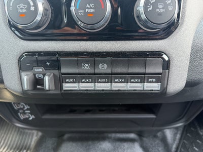 2026 RAM Ram 5500 Chassis Cab RAM 5500 TRADESMAN CHASSIS CREW CAB 4X4 84' CA