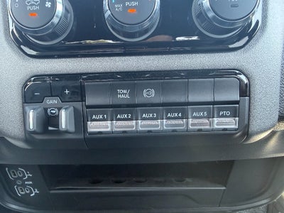 2026 RAM Ram 5500 Chassis Cab RAM 5500 TRADESMAN CHASSIS CREW CAB 4X4 84' CA