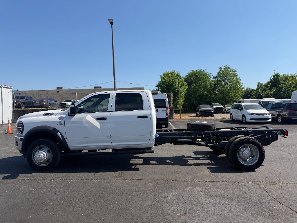 2026 RAM Ram 5500 Chassis Cab RAM 5500 TRADESMAN CHASSIS CREW CAB 4X4 84' CA