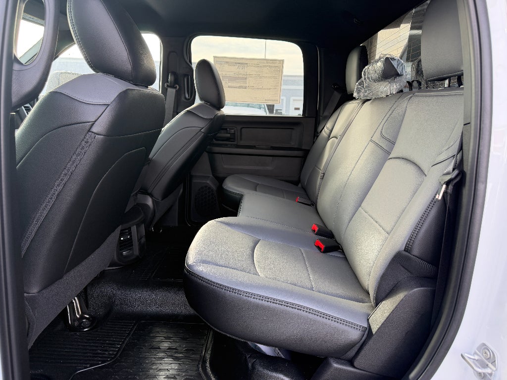 2026 RAM Ram 5500 Chassis Cab RAM 5500 TRADESMAN CHASSIS CREW CAB 4X4 84' CA