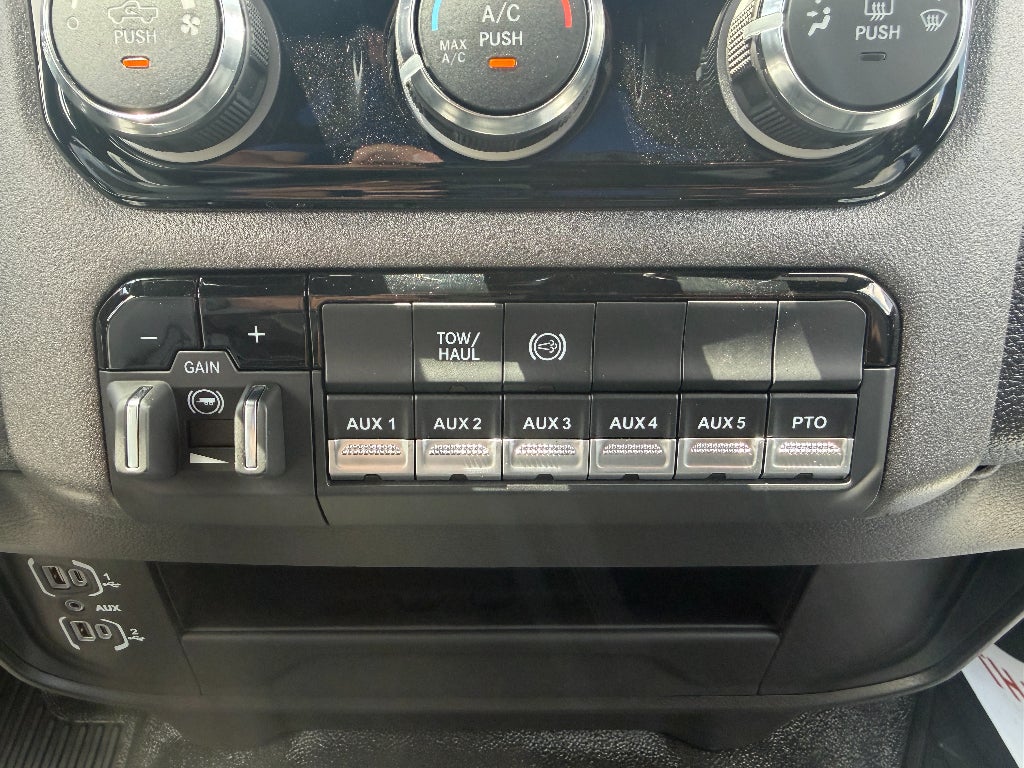 2026 RAM Ram 5500 Chassis Cab RAM 5500 TRADESMAN CHASSIS CREW CAB 4X4 84' CA