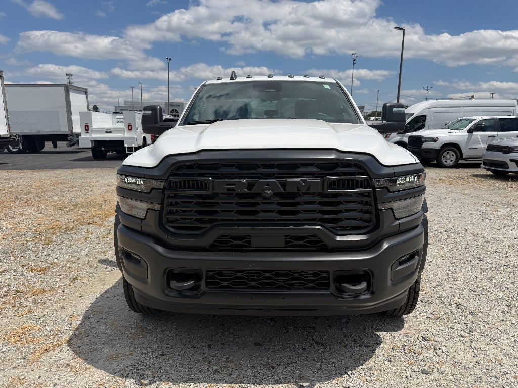 2026 RAM Ram 5500 Chassis Cab RAM 5500 TRADESMAN CHASSIS CREW CAB 4X4 84' CA