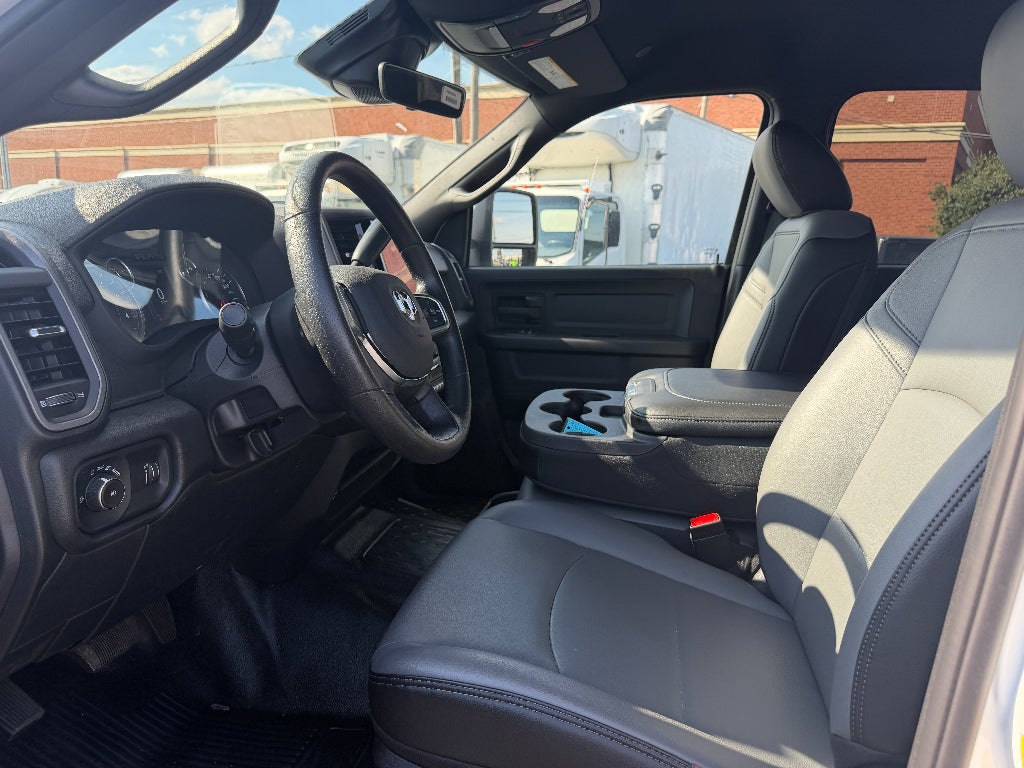 2026 RAM Ram 5500 Chassis Cab RAM 5500 TRADESMAN CHASSIS CREW CAB 4X4 84' CA