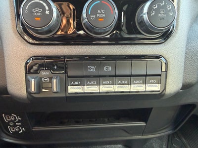 2026 RAM Ram 5500 Chassis Cab RAM 5500 TRADESMAN CHASSIS CREW CAB 4X4 84' CA