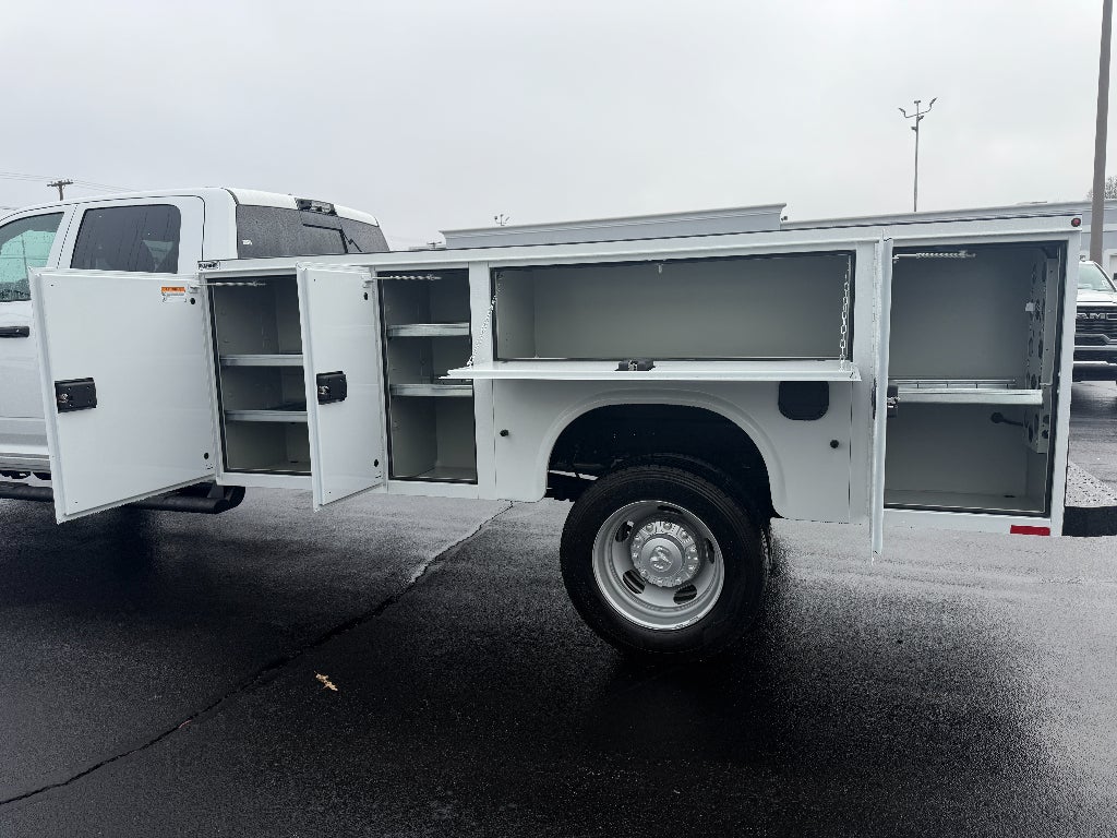 2026 RAM Ram 5500 Chassis Cab RAM 5500 TRADESMAN CHASSIS CREW CAB 4X4 84' CA