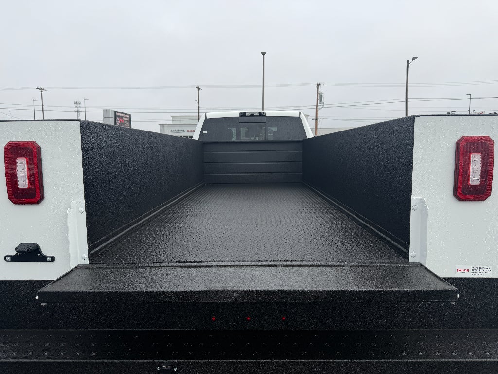 2026 RAM Ram 5500 Chassis Cab RAM 5500 TRADESMAN CHASSIS CREW CAB 4X4 84' CA