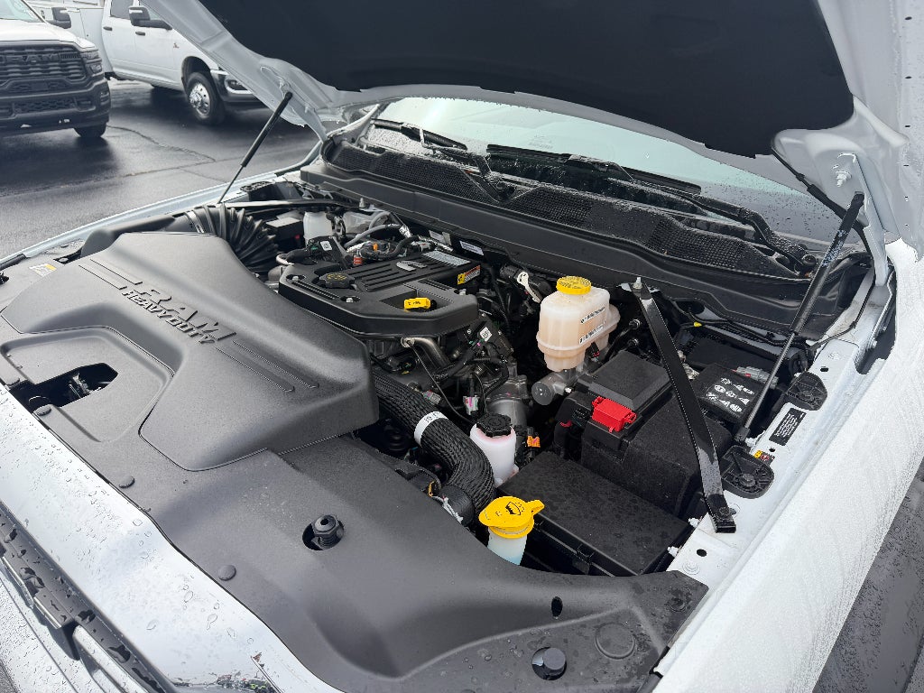 2026 RAM Ram 5500 Chassis Cab RAM 5500 TRADESMAN CHASSIS CREW CAB 4X4 84' CA