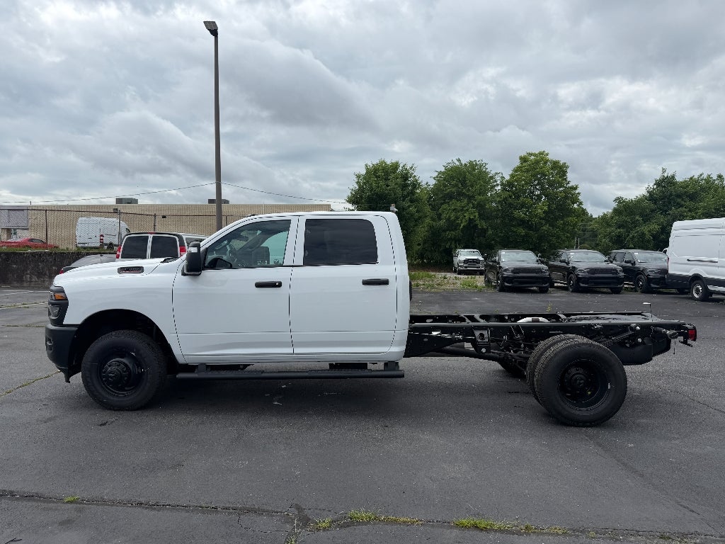 2026 RAM Ram 3500 Chassis Cab RAM 3500 TRADESMAN CREW CAB CHASSIS 4X4 60' CA