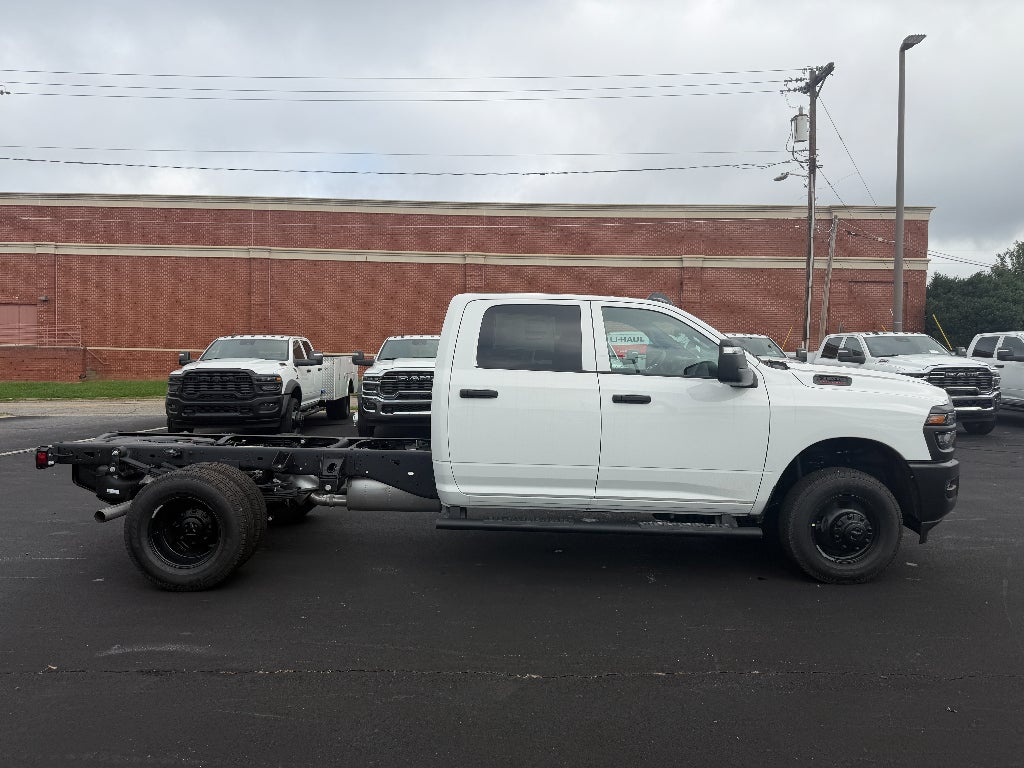 2026 RAM 3500 Chassis RAM 3500 TRADESMAN CREW CAB CHASSIS 4X4 60' CA
