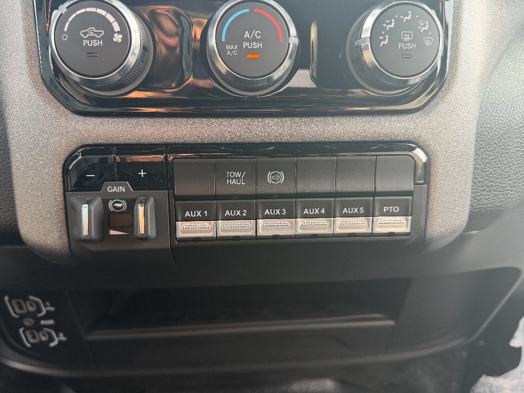 2026 RAM Ram 3500 Chassis Cab RAM 3500 TRADESMAN CREW CAB CHASSIS 4X4 60' CA