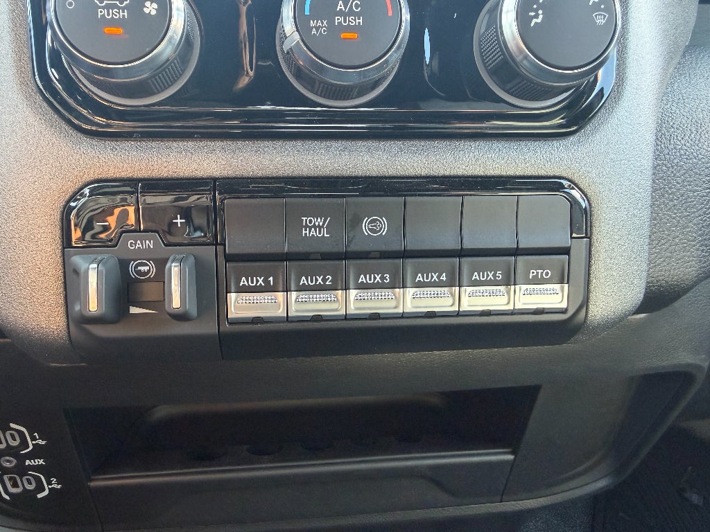 2026 RAM Ram 3500 Chassis Cab RAM 3500 TRADESMAN CREW CAB CHASSIS 4X4 60' CA