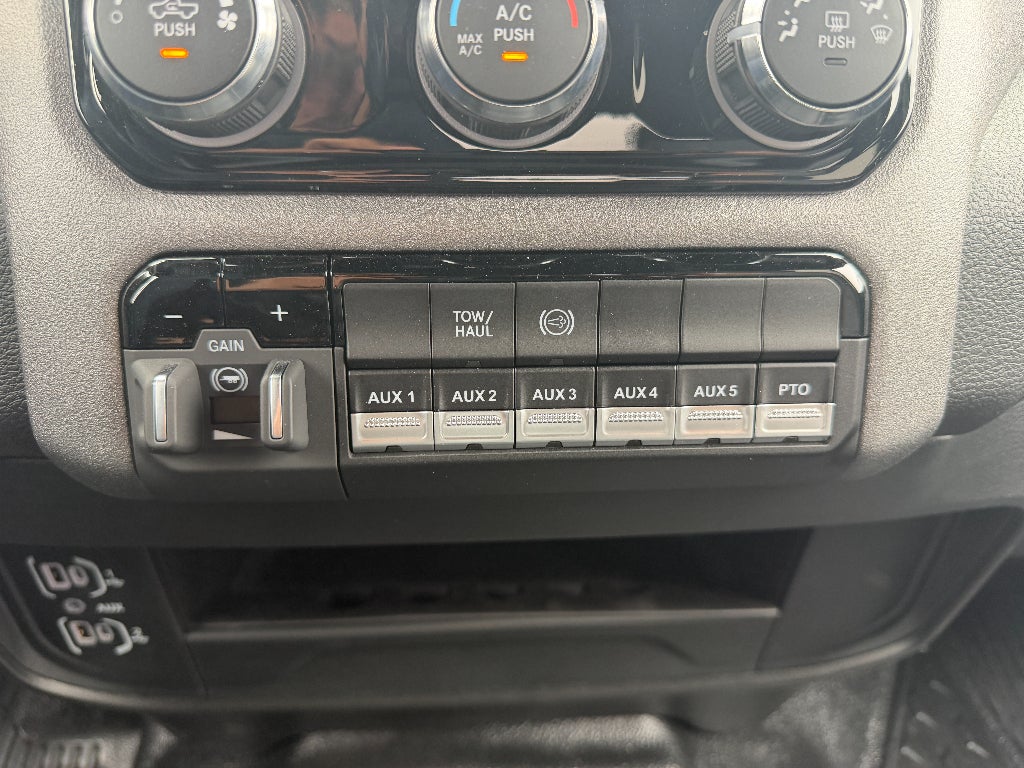 2026 RAM Ram 3500 Chassis Cab RAM 3500 TRADESMAN CREW CAB CHASSIS 4X4 60' CA